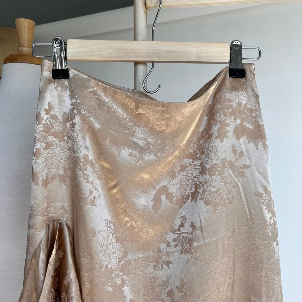 SOLD ❌ CREAM HIGH SLIT RUFFLED SKIRT NWOT - Picture 3 of 4